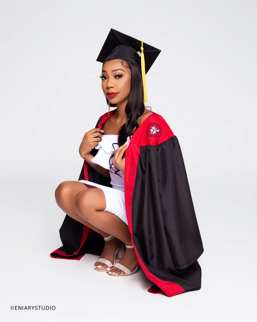 Graduation and milestone portrait session by Éniary Studio